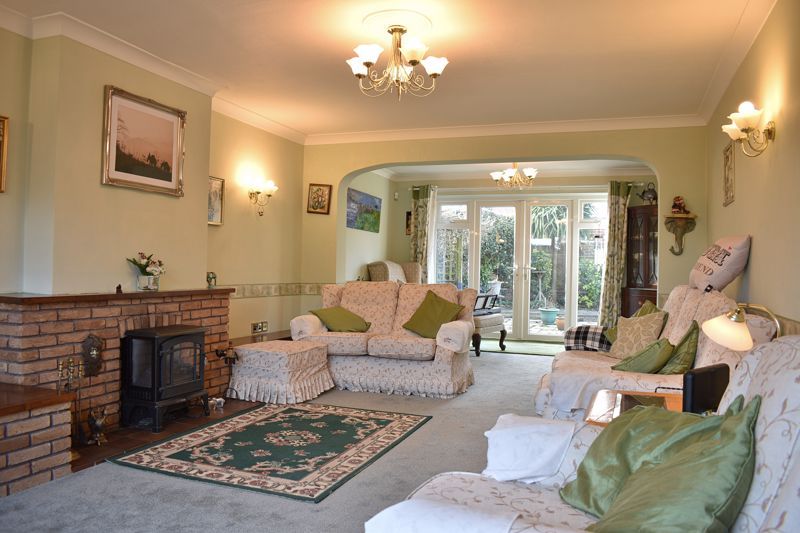 Property photo 3 of 13 Lounge