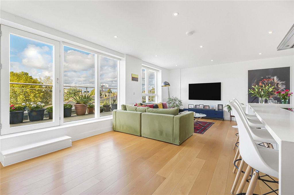 Property photo 1 of 16 Reception