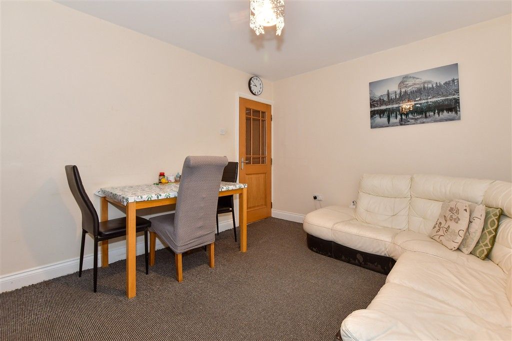 Property photo 3 of 7 Lounge