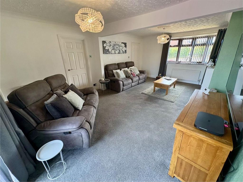 Property photo 3 of 18 Living Room