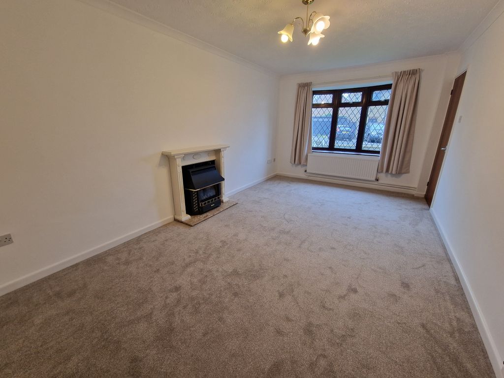 Property photo 3 of 14 Living Room