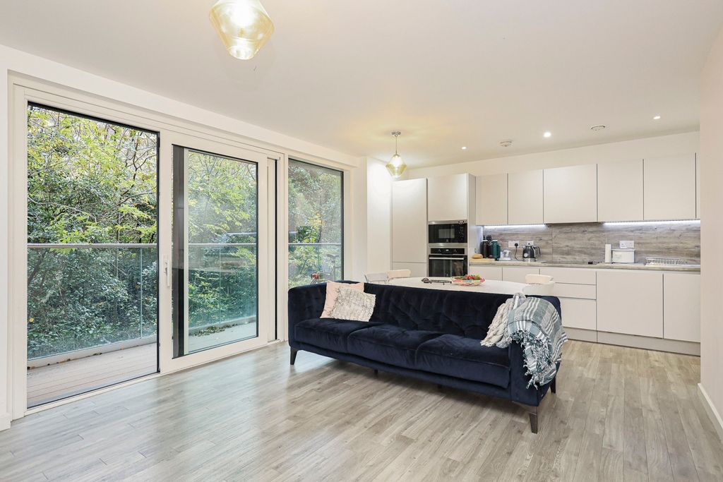 Property photo 2 of 18 Picture No. 24