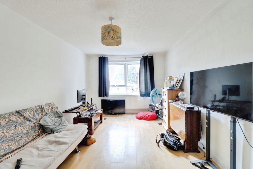 Property photo 3 of 6