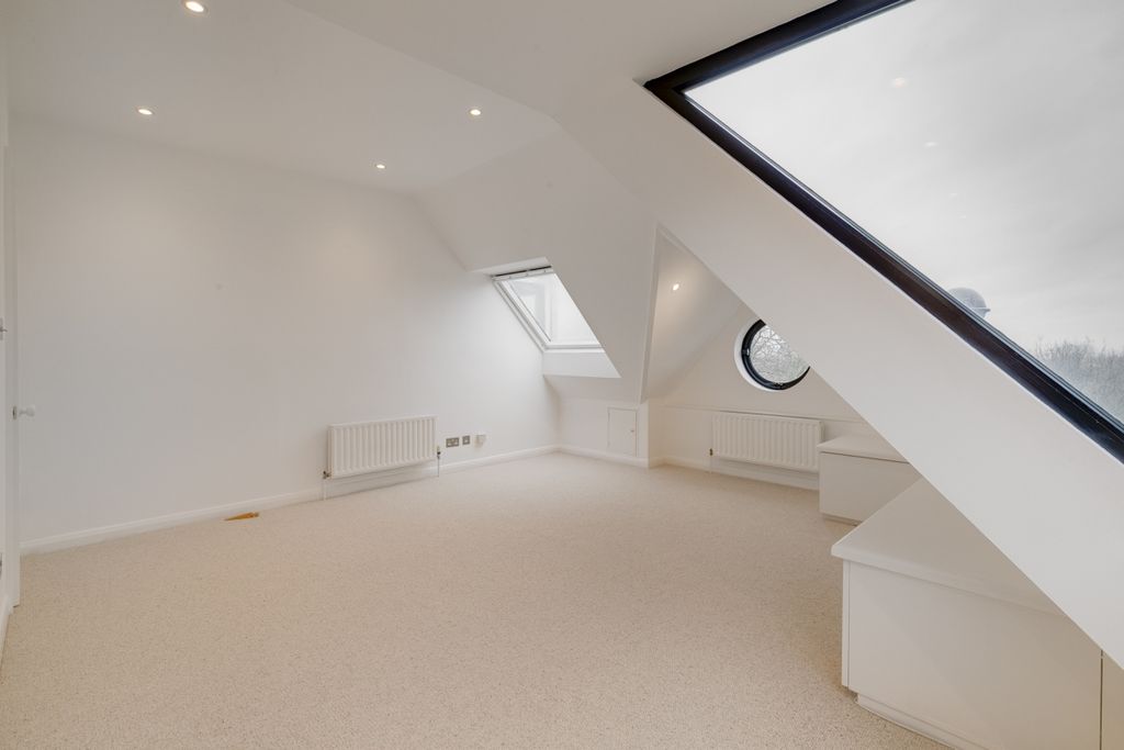 Property photo 1 of 11 10-Hallam-House-8