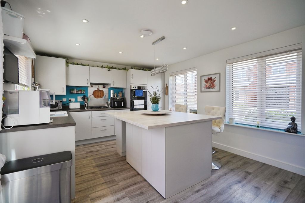 Property photo 2 of 19 Kitchen/Diner