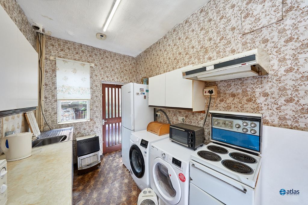 Property photo 2 of 17 Kitchen