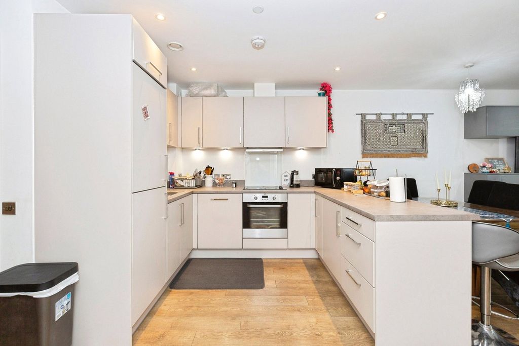 Property photo 3 of 16 Pbox-Img.Jpg