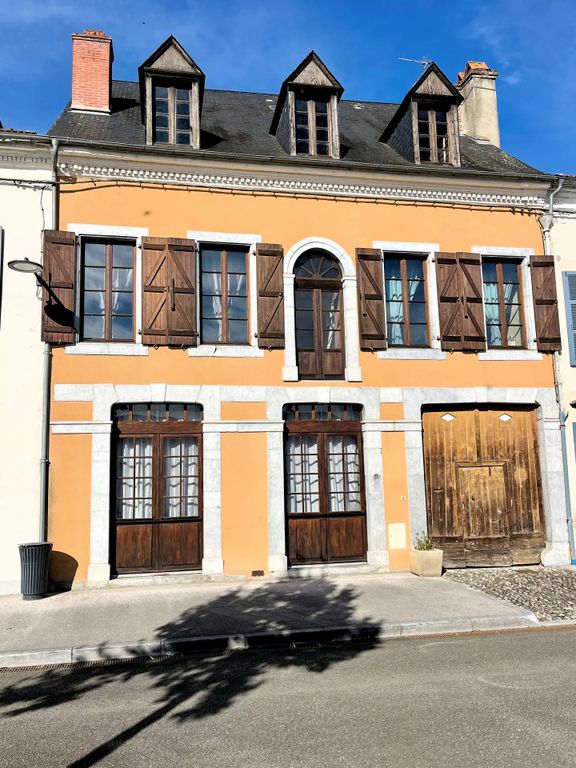 Property photo 1 of 27 Main Exterior View