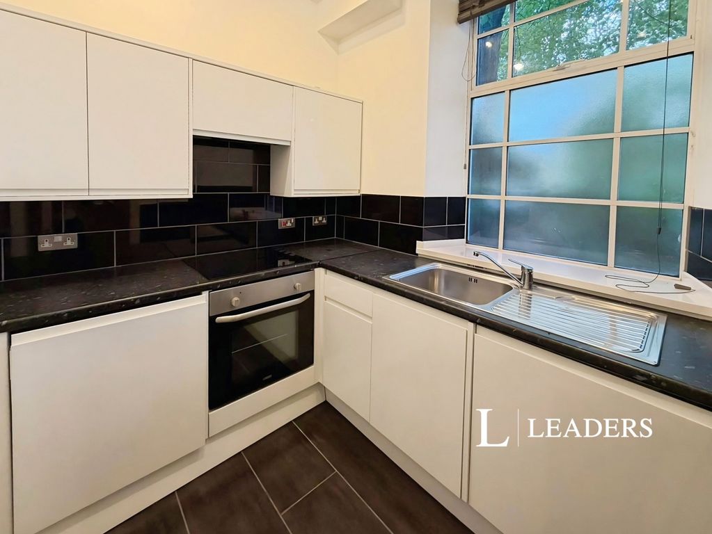 Property photo 1 of 10 Kitchen