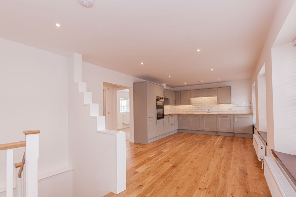Property photo 1 of 9 161904