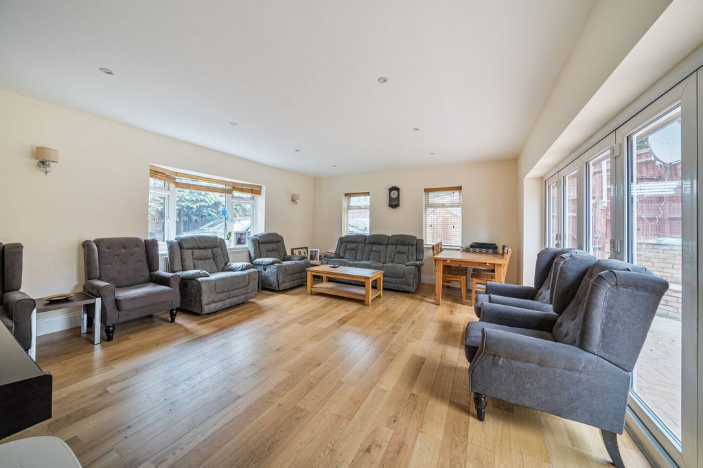 Property photo 3 of 21 1347788-12-68B6d9...