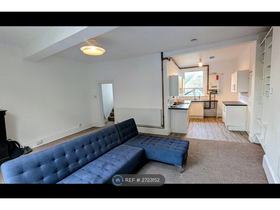 Property photo 1 of 7 Living Area