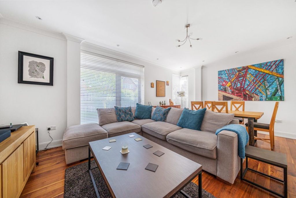 Property photo 2 of 8 988249 (1)