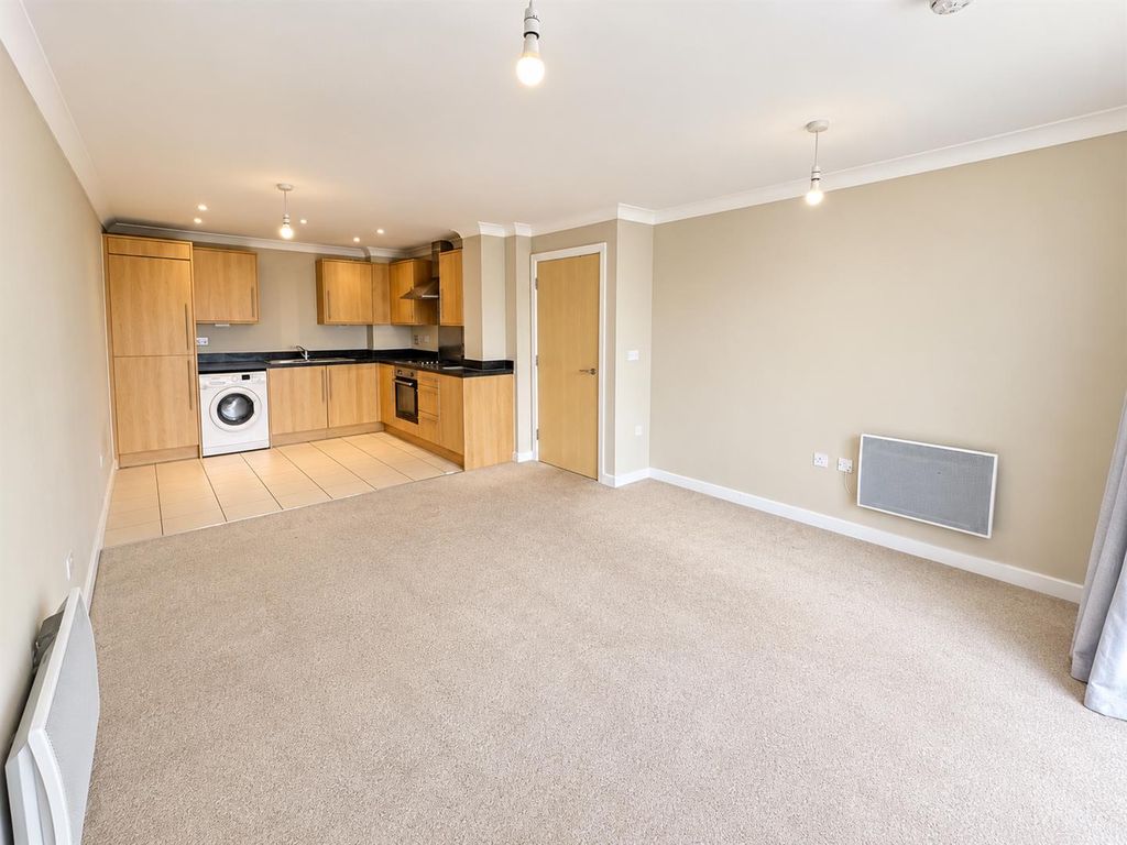 Property photo 1 of 6 Lounge.Png