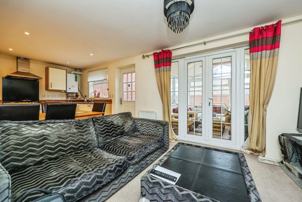 Property photo 2 of 19