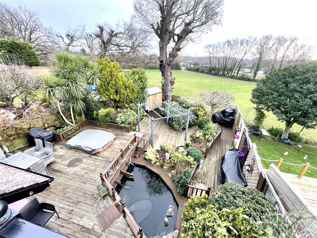 Property photo 2 of 33 Picture No. 15