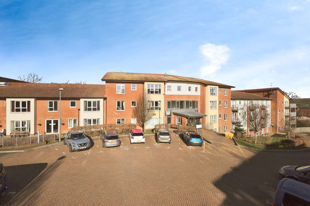 Property photo 1 of 12