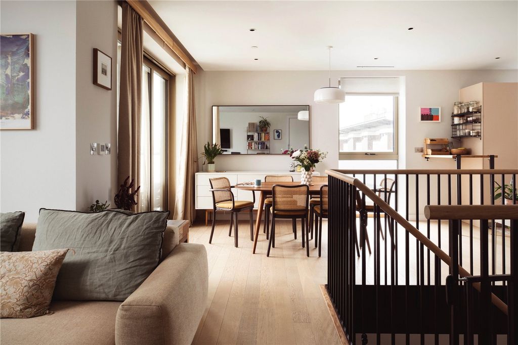 Property photo 3 of 18 Otto Building, E5