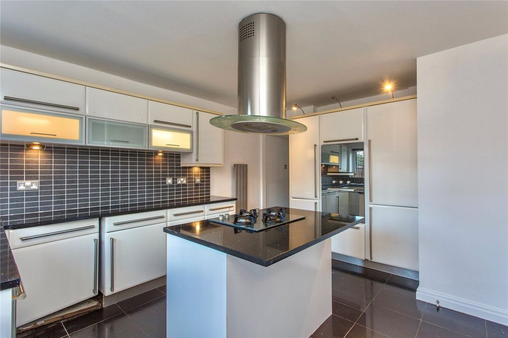 Property photo 3 of 40 Picture No. 39