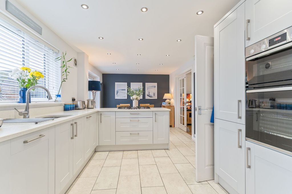 Property photo 3 of 33