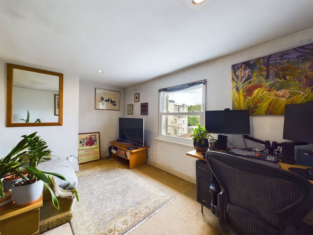 Property photo 2 of 7 Picture No. 18