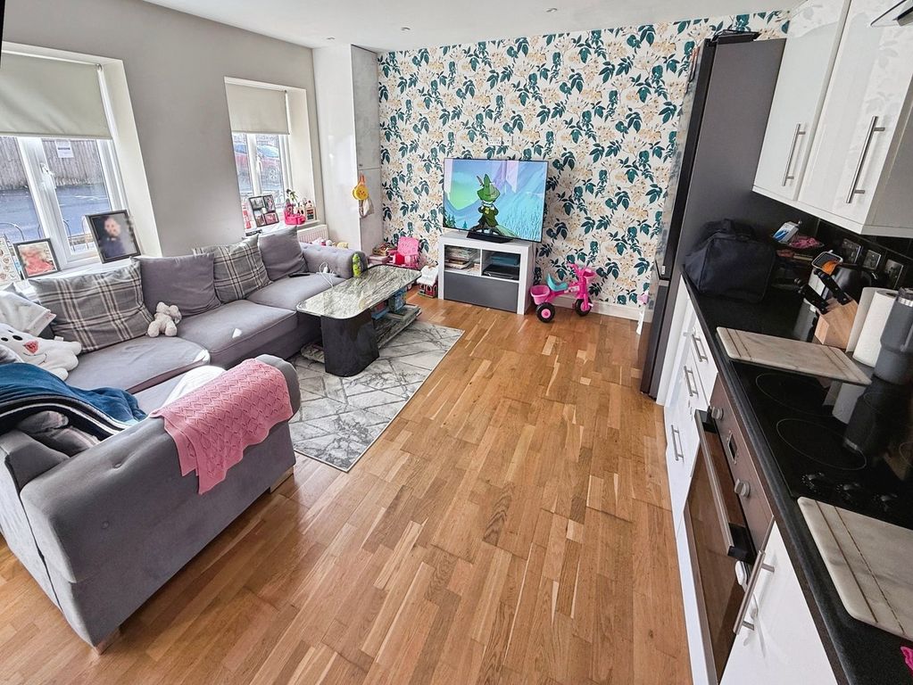 Property photo 3 of 6