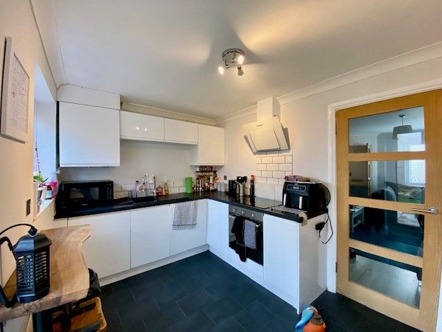 Property photo 3 of 8 Kitchen