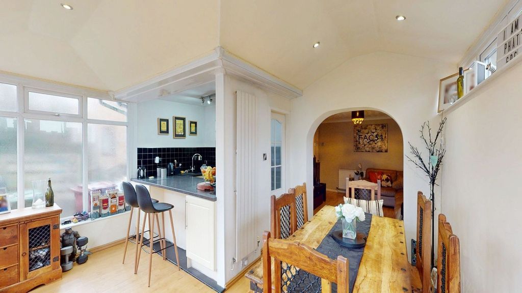 Property photo 3 of 26 Kitchen