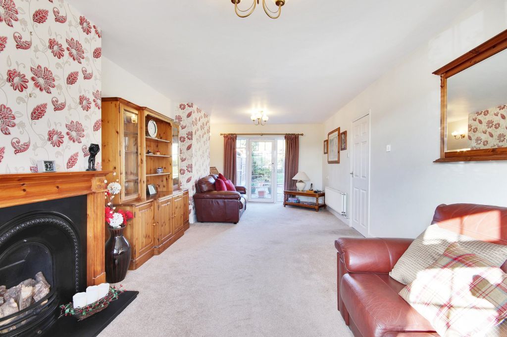 Property photo 3 of 14 Sitting Room