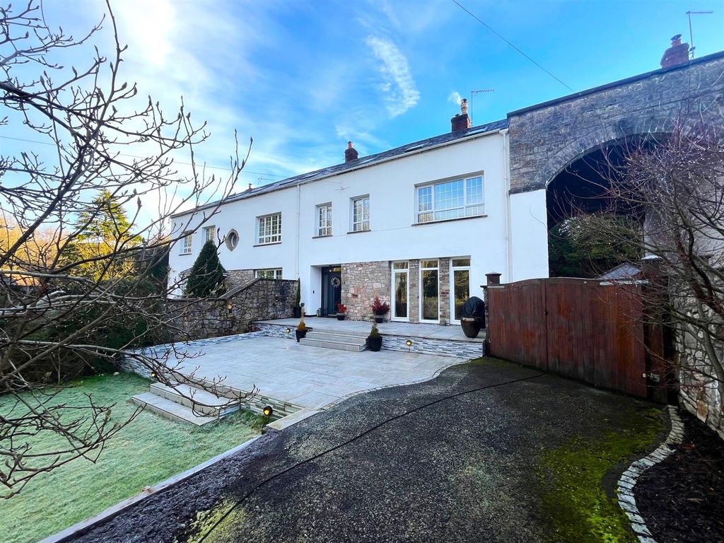 Property photo 3 of 28