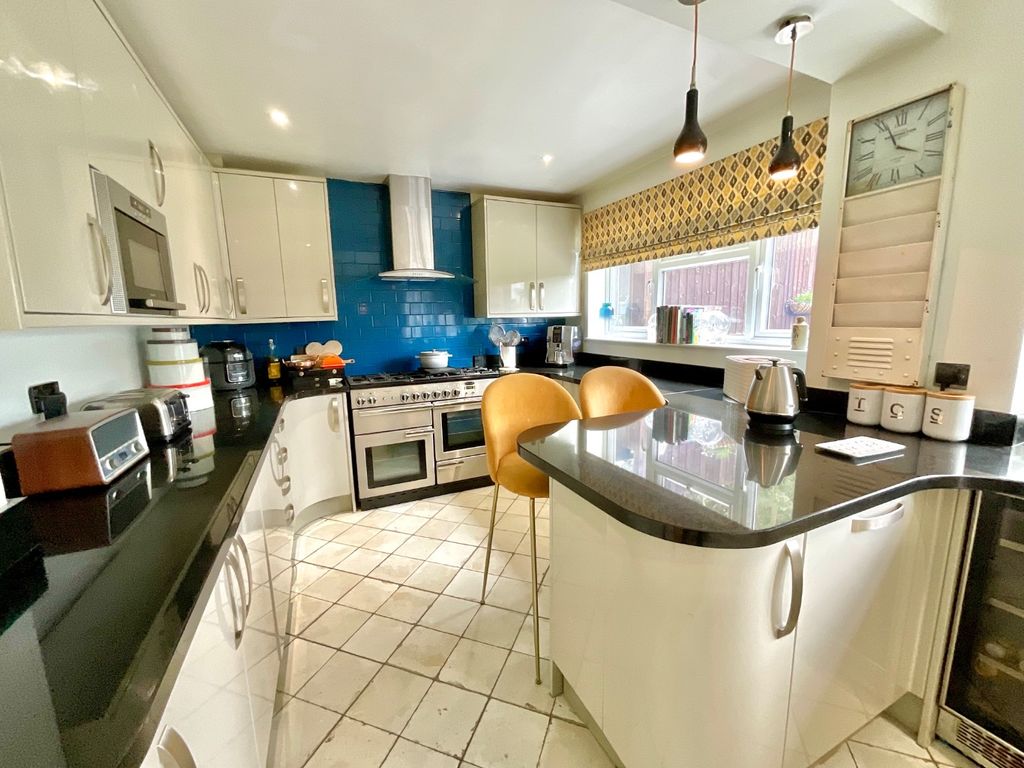 Property photo 3 of 43 4040836