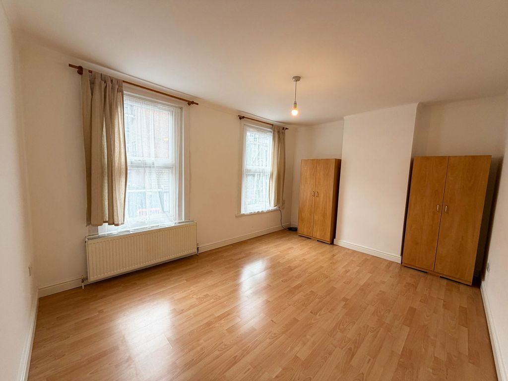 Property photo 2 of 6 Capworth Str E10