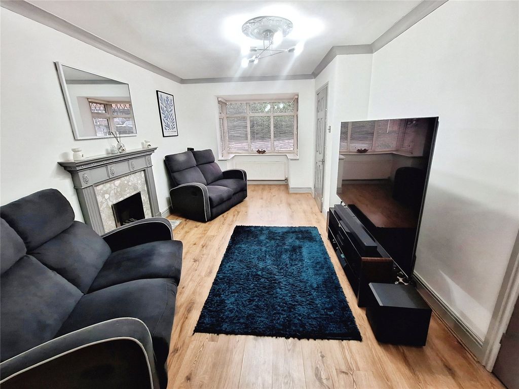 Property photo 2 of 11 Lounge