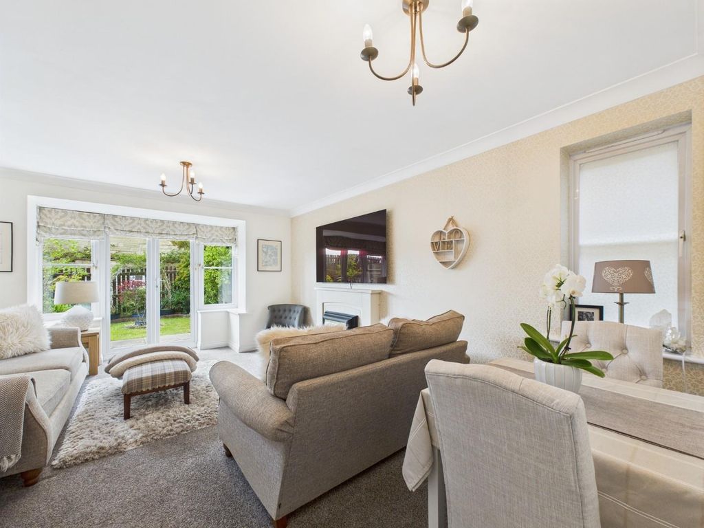 Property photo 1 of 14 Living Room