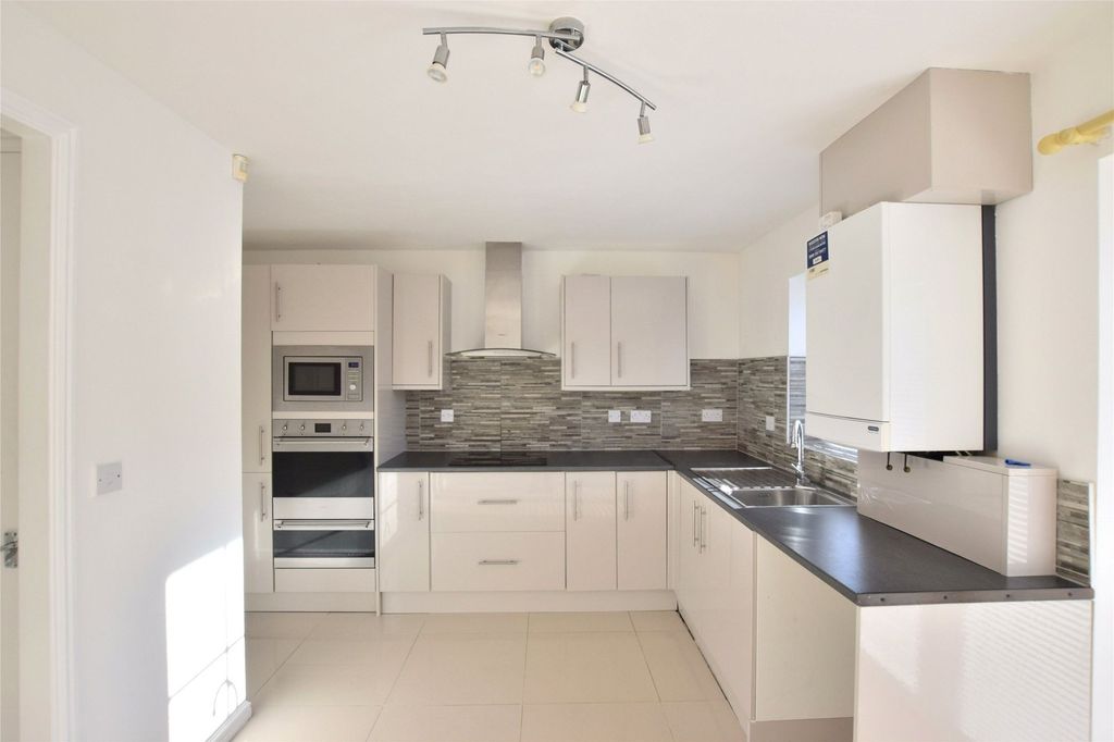 Property photo 1 of 10 Kitchen