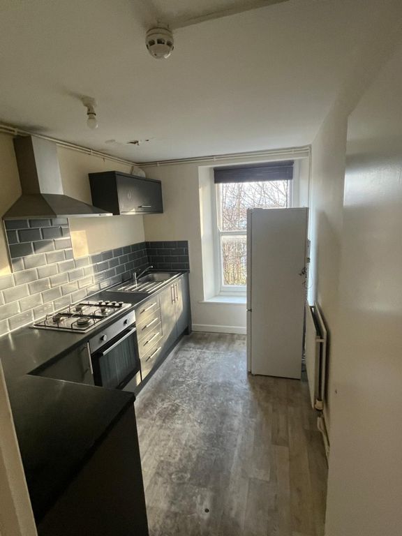 Property photo 2 of 12 A Modern Kitchenette With Clean Lines And Ample St...