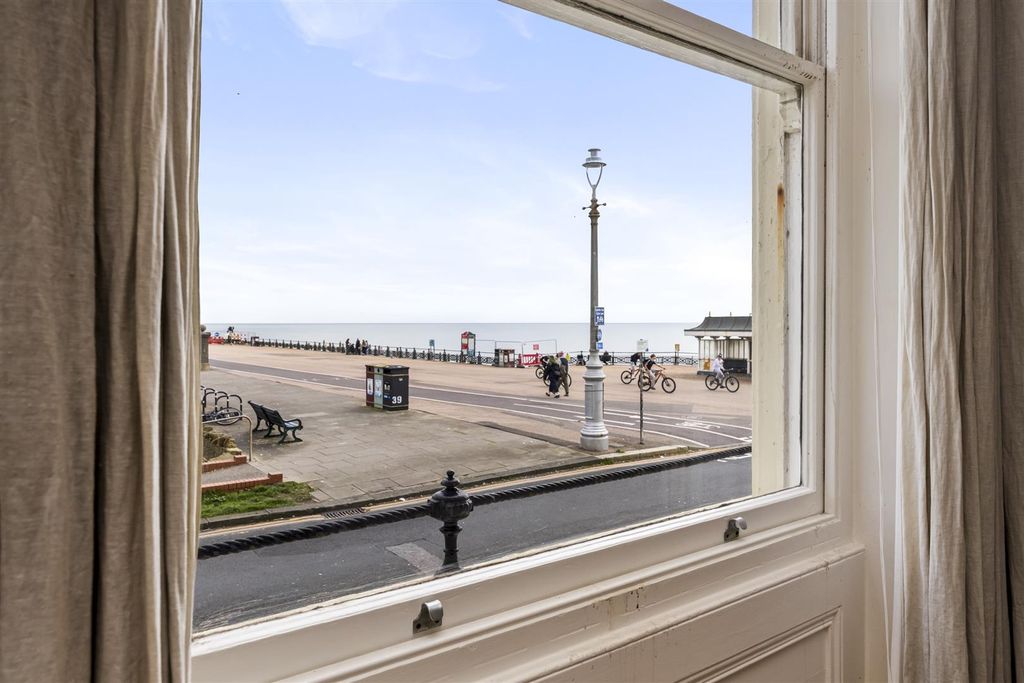 Property photo 3 of 11 Medina Terrace, 7, Flat 2-004.Jpg