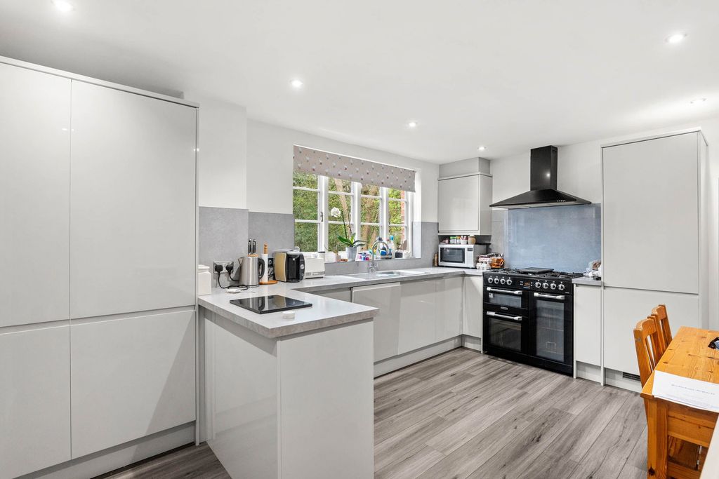 Property photo 2 of 24