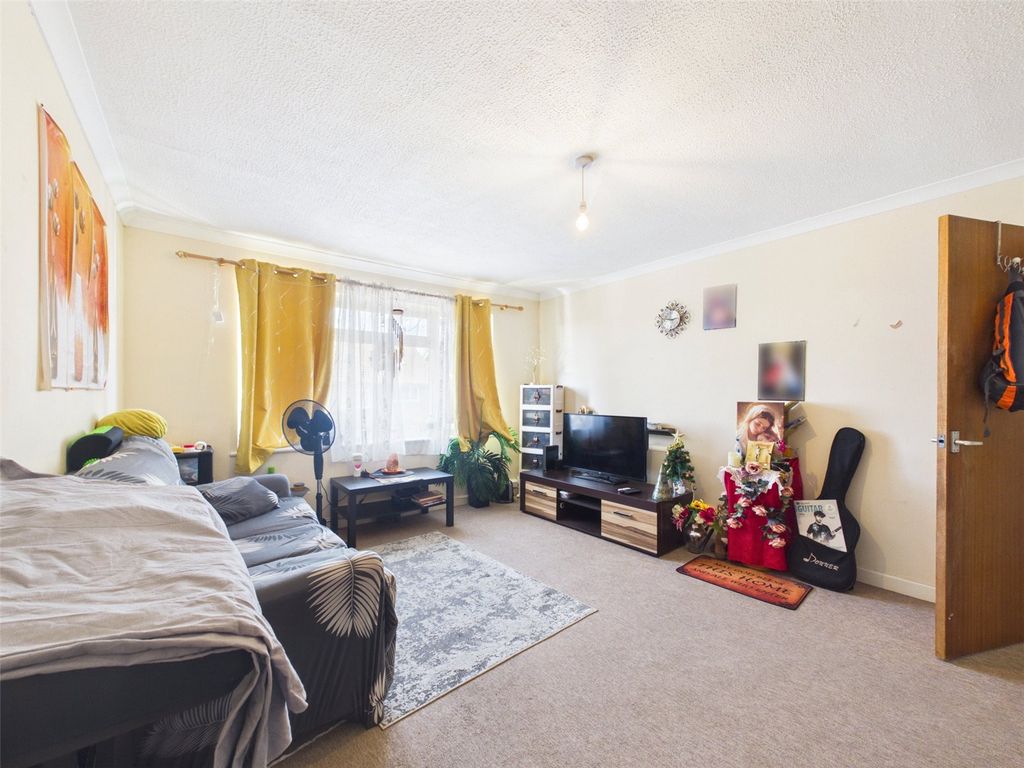 Property photo 3 of 8 Picture No. 05