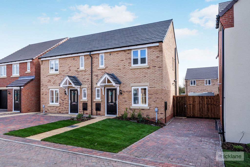 Property photo 1 of 11 Front