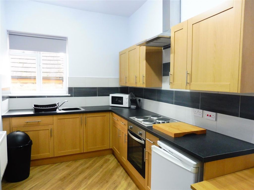 Property photo 1 of 7 Kitchen