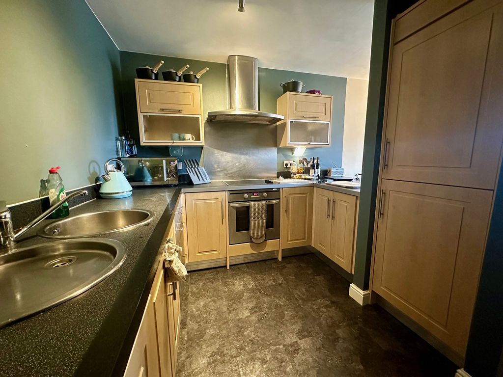 Property photo 2 of 11 Kitchen