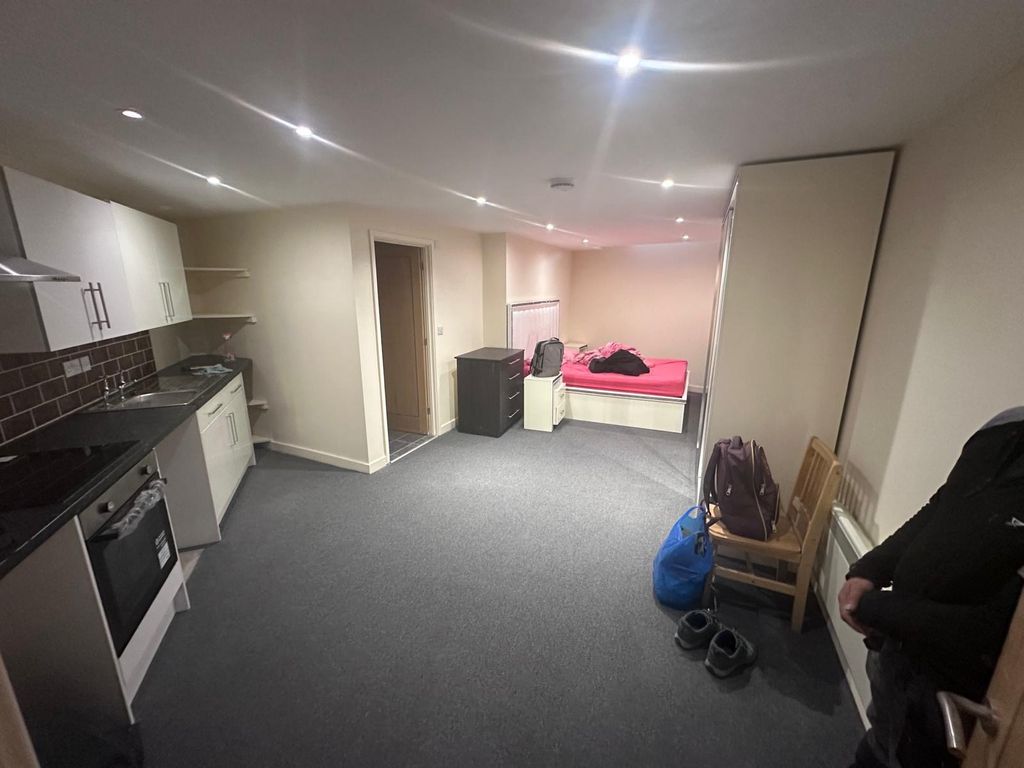 Property photo 1 of 2