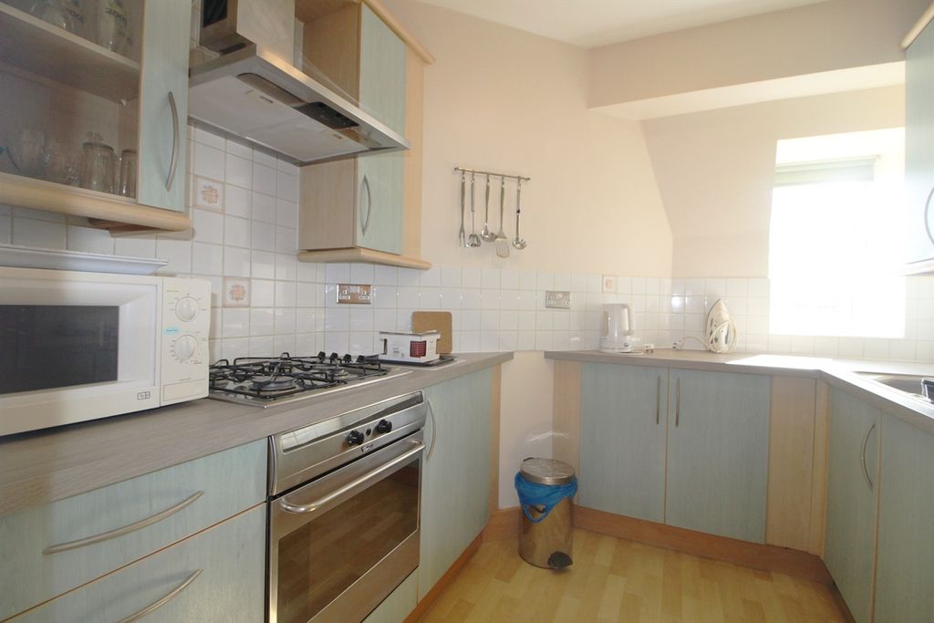 Property photo 3 of 9 Kitchen