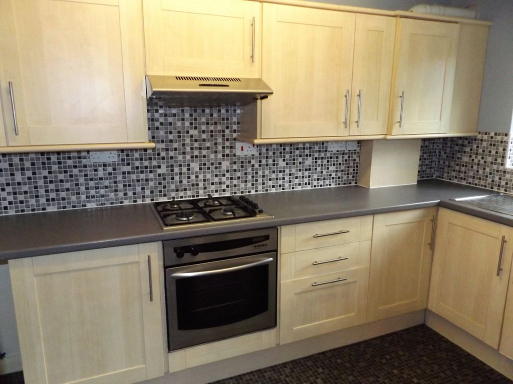 Property photo 3 of 9 Kitchen
