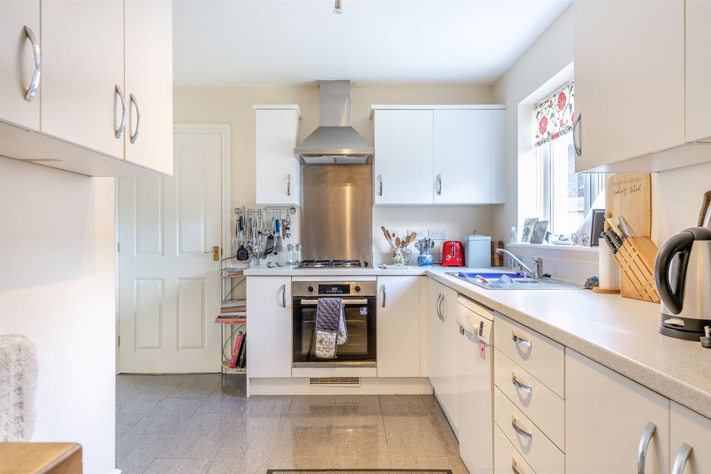 Property photo 2 of 22