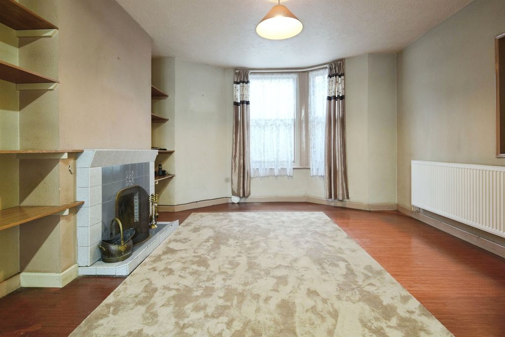 Property photo 2 of 18