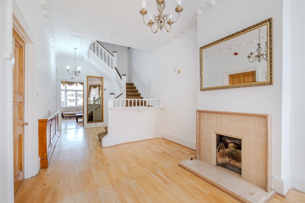 Property photo 2 of 17 Picture No. 14