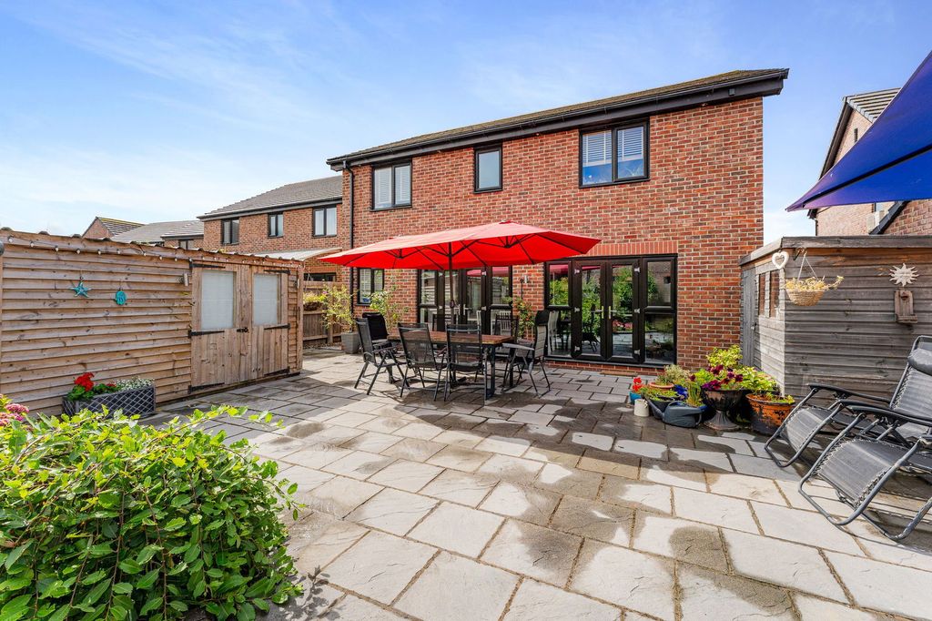 Property photo 2 of 26