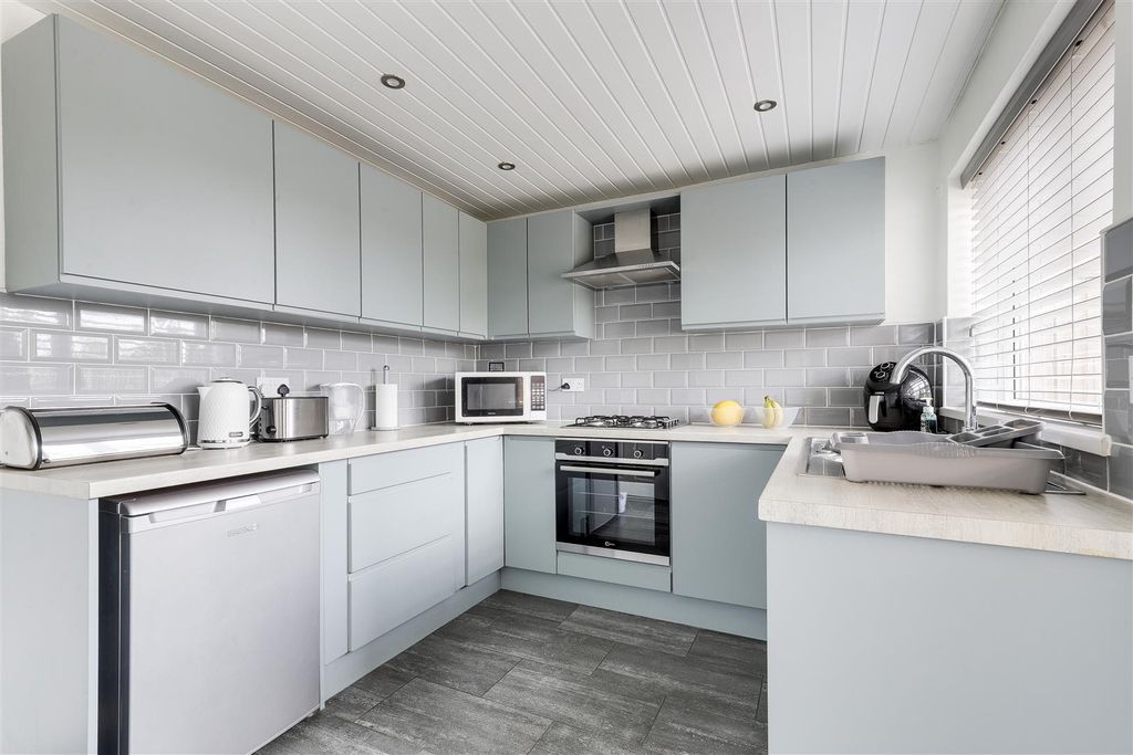 Property photo 2 of 19 6660.Jpg